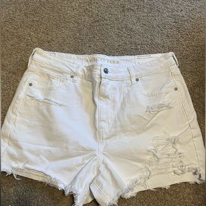American Eagle Distressed Denim Mom Short, White, 16